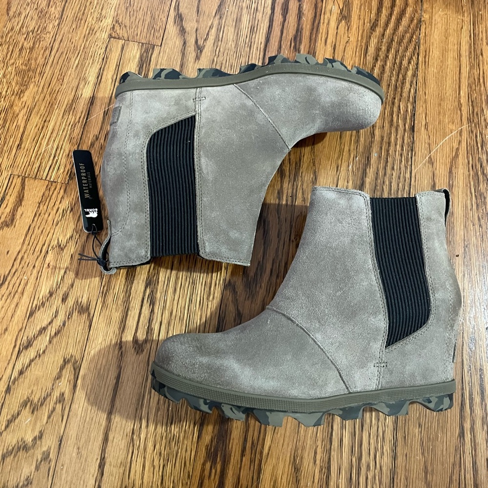 Sorel joan of Arctic wedge boots 10 NWT grey/sage suede